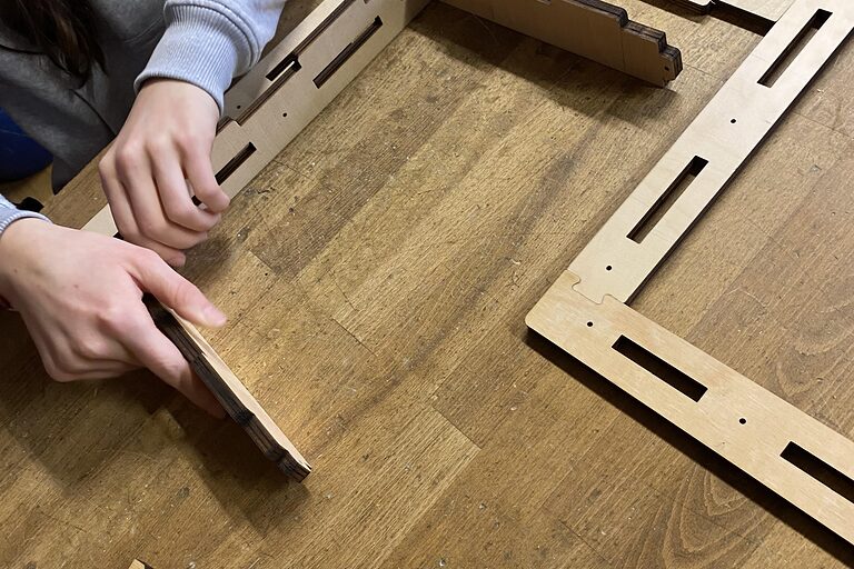 Schreiner: Pinnwand/Bilderrahmen verschrauben Schreiner: Pinnwand/Bilderrahmen verschrauben